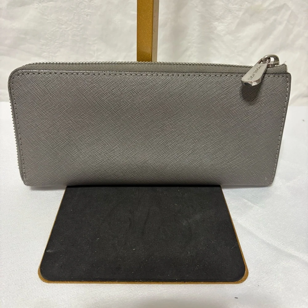 Michael Kors Jet Set Travel continental wallet in grey saffiano leather. - Picture 3 of 10